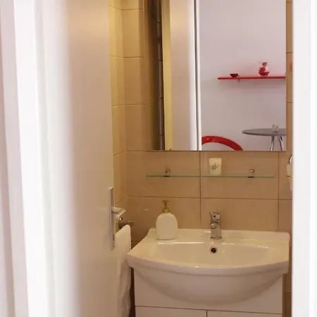 Adria בית הארחה