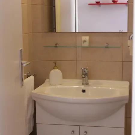 Adria בית הארחה 3*