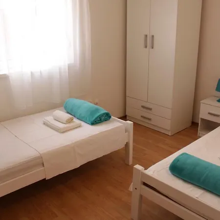 Adria בית הארחה